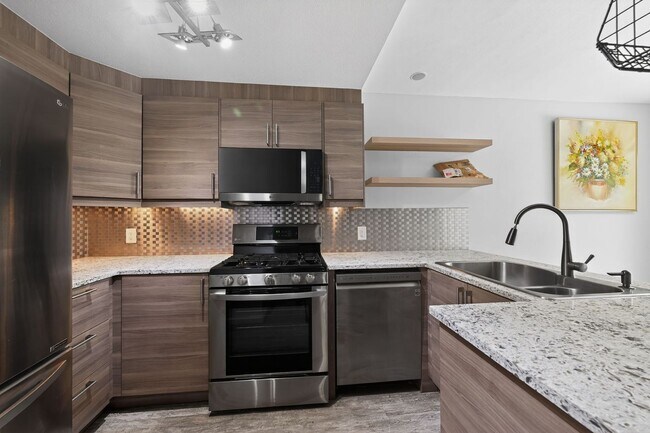 Building Photo - Santee 2 Bedroom 2 Bath Condo with Garage