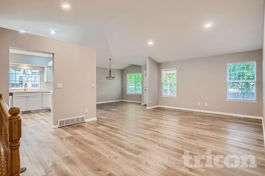 Building Photo - 5704 W 16th St Ln