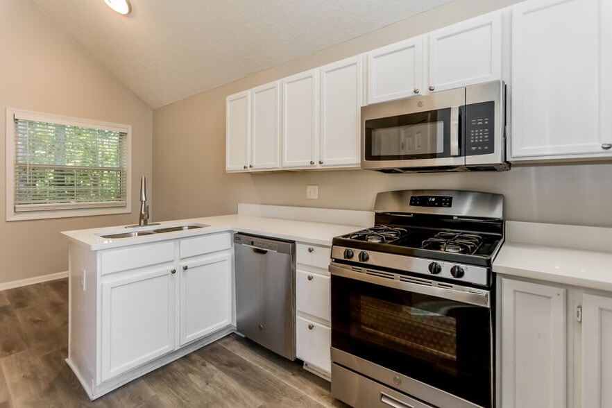 Building Photo - 2740 Owens Dr