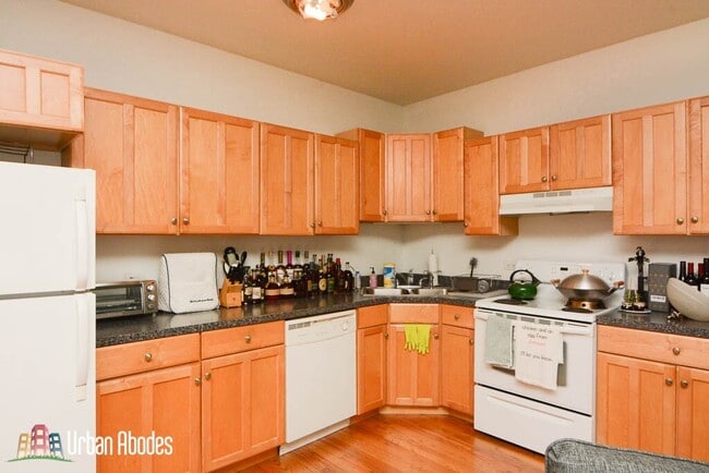 Building Photo - 3941 N Monticello Ave