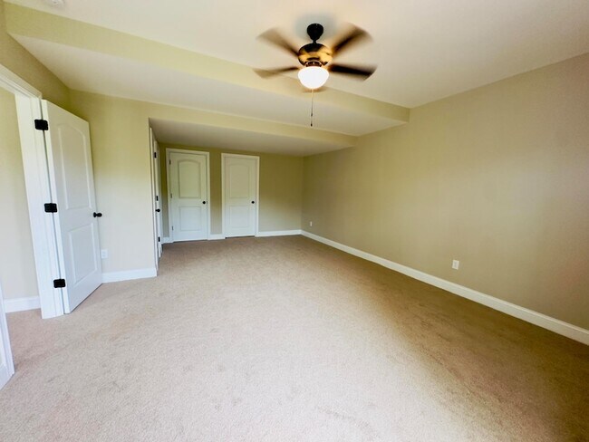 Building Photo - 540 Ryan Dr