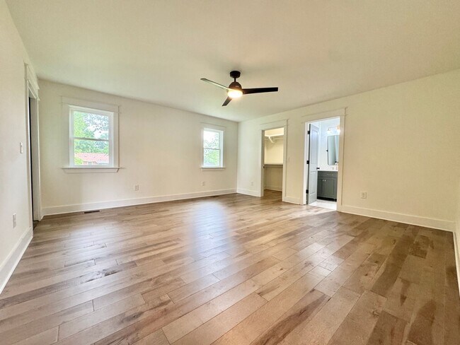 Building Photo - Fully Renovated 3 Bedroom Home for Rent in Franklin, TN Near Downtown Franklin & The Factory