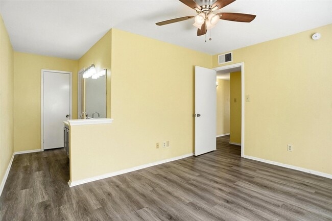 Building Photo - 134 London Ln