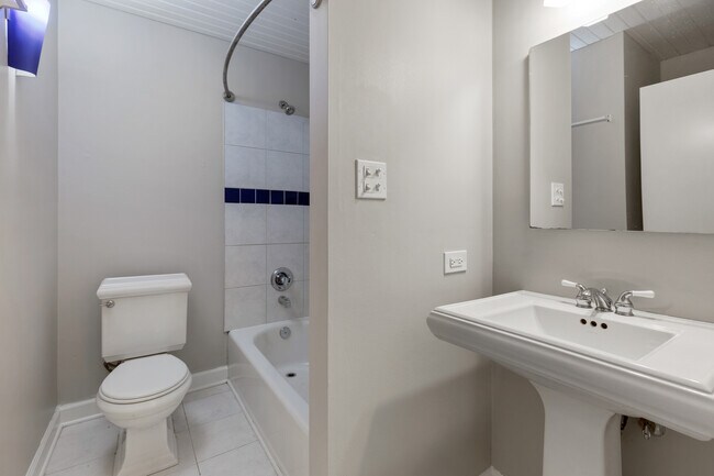 Building Photo - 1444 Stonebridge Cir