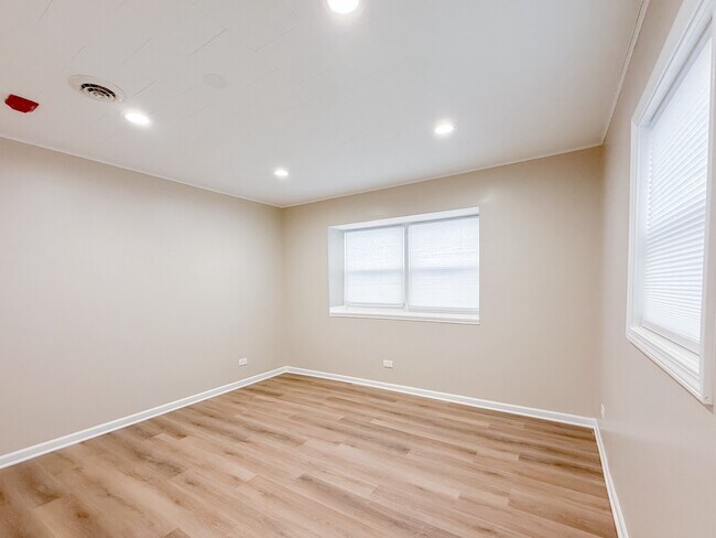 Building Photo - 106 E State Road 2