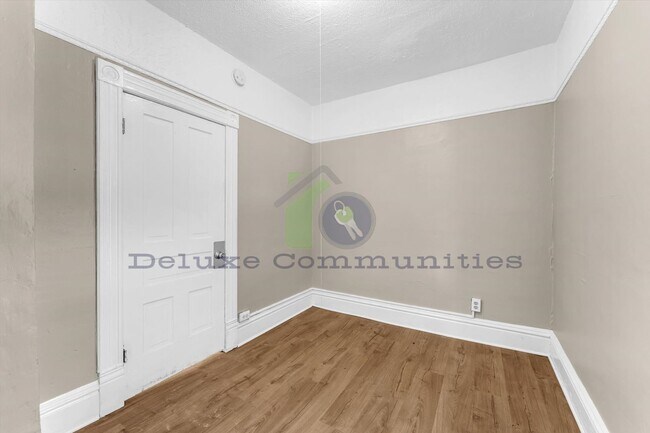 Building Photo - 934 Hovey St SW