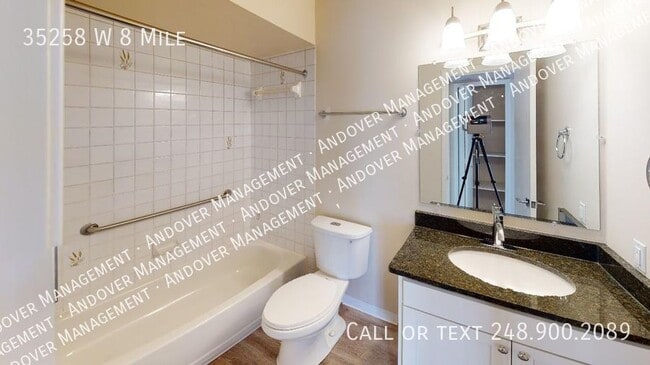 Building Photo - Garden Court Manor - 1 Bedroom Renovated