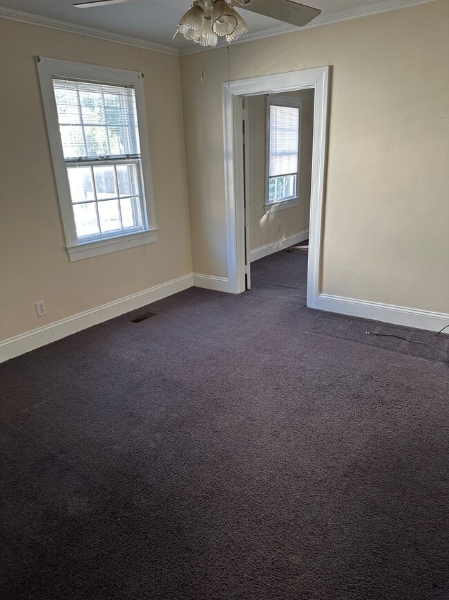 Building Photo - 1602 W Washington Ave