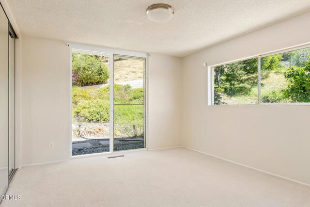 Building Photo - 2075 Linda Flora Dr