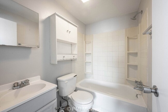 Building Photo - "Charming 1-Bedroom Apartment in Avon with...