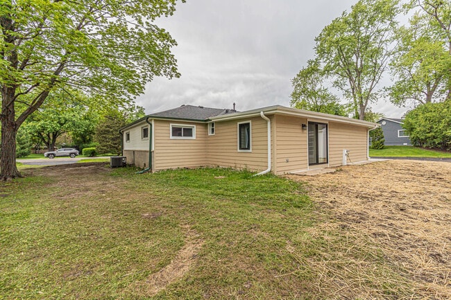 Building Photo - 1055 N Bluebonnet Ln