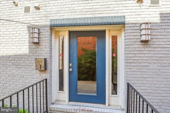 Building Photo - 1340 Nicholson St NW