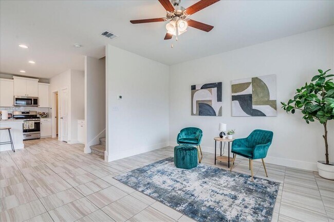 Building Photo - 439 White Steppe Way