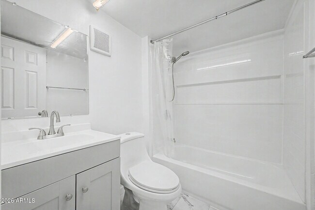 Building Photo - 2038 E Lemon St