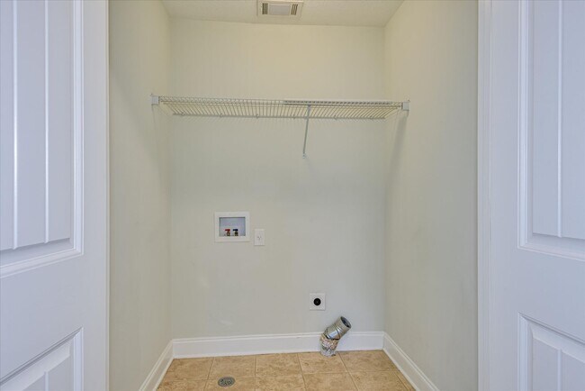 Building Photo - 5564 Connor Dr