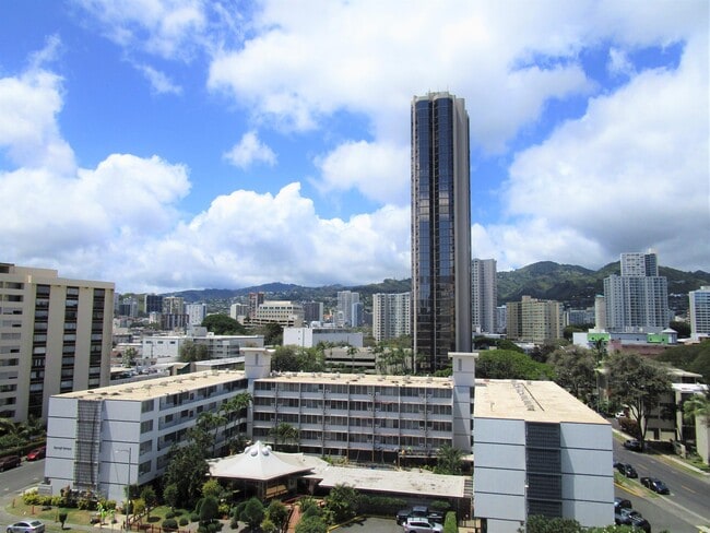 Building Photo - 1560 Kanunu St