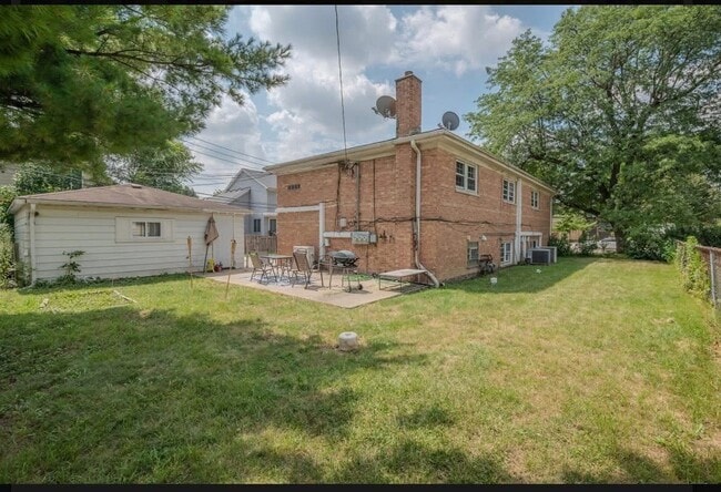 Building Photo - 323 Marshall Rd