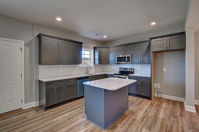 Building Photo - 330 Pauline Ingle Dr