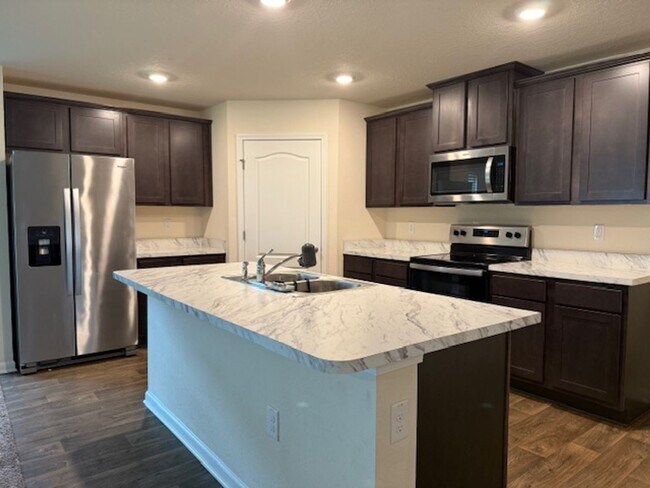 Building Photo - Like New 4/2 St. Augustine