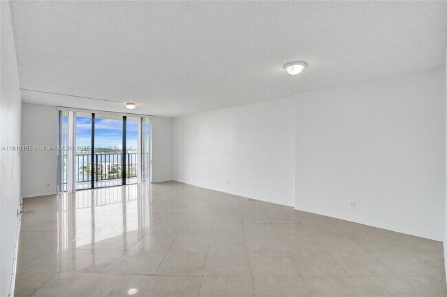 Building Photo - 18151 NE 31st Ct