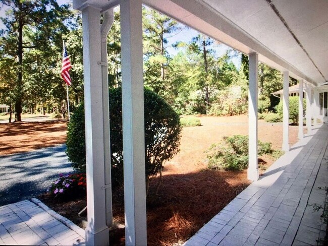 Building Photo - 685 Donald Ross Dr