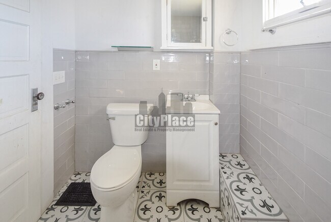 Building Photo - 2012 Olive St