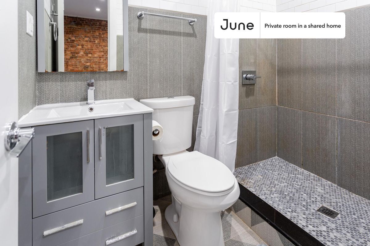 Building Photo - Room in Shared 4 bed/2 bath home