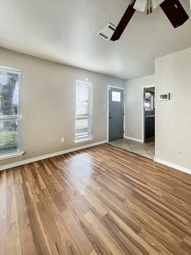 Building Photo - 6707 NW Compass Dr