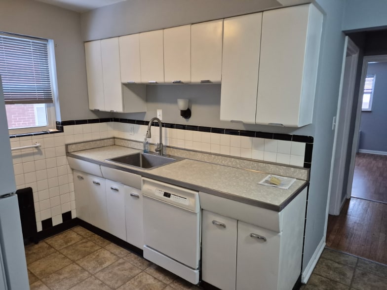 Building Photo - 3131 Mozart Ave