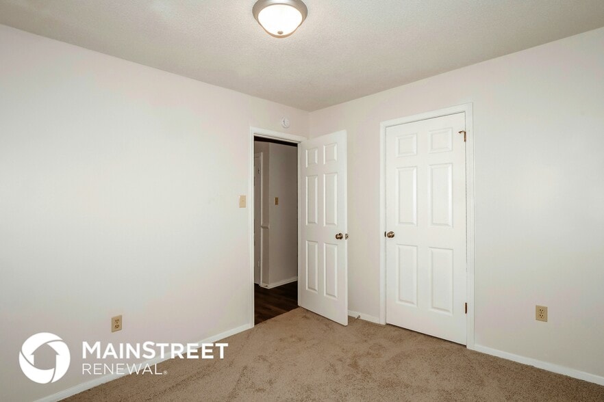 Building Photo - 3505 Dorchester Dr