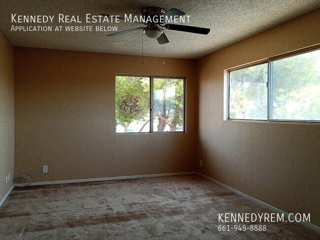 Building Photo - 44042 Palm Ln