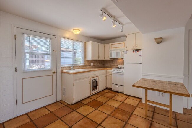 Building Photo - Green Valley Villas East Townhomes 55+ Com...