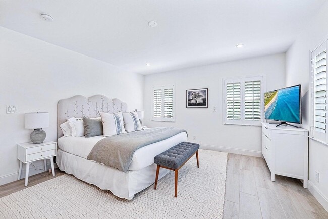 Building Photo - 215 Cortez Rd