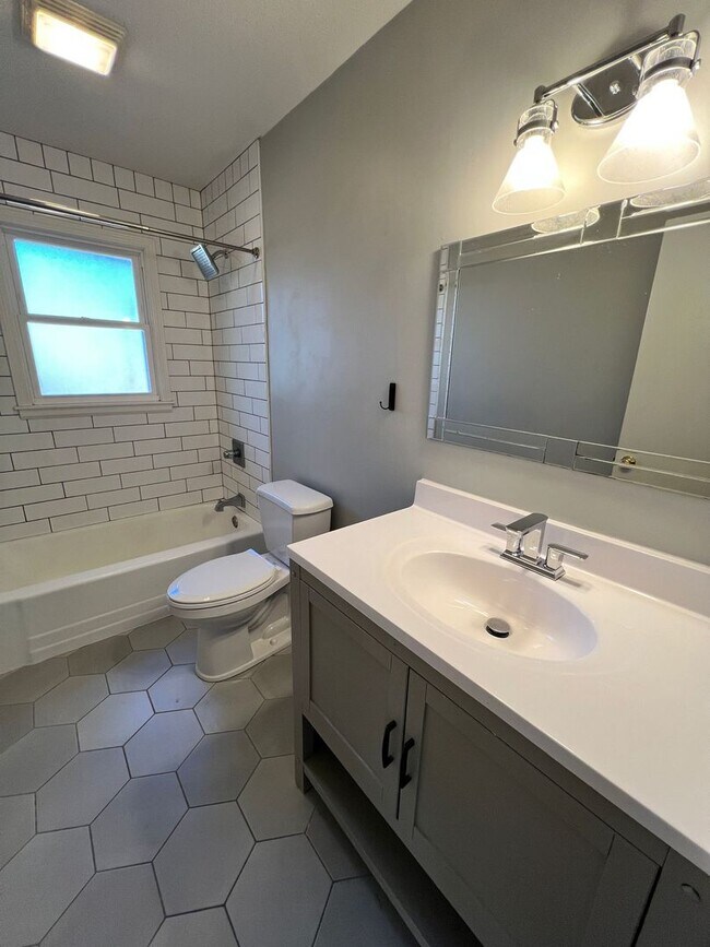 Building Photo - 3-Bed, 2-Bath Home with Garage & Spacious Backyard!