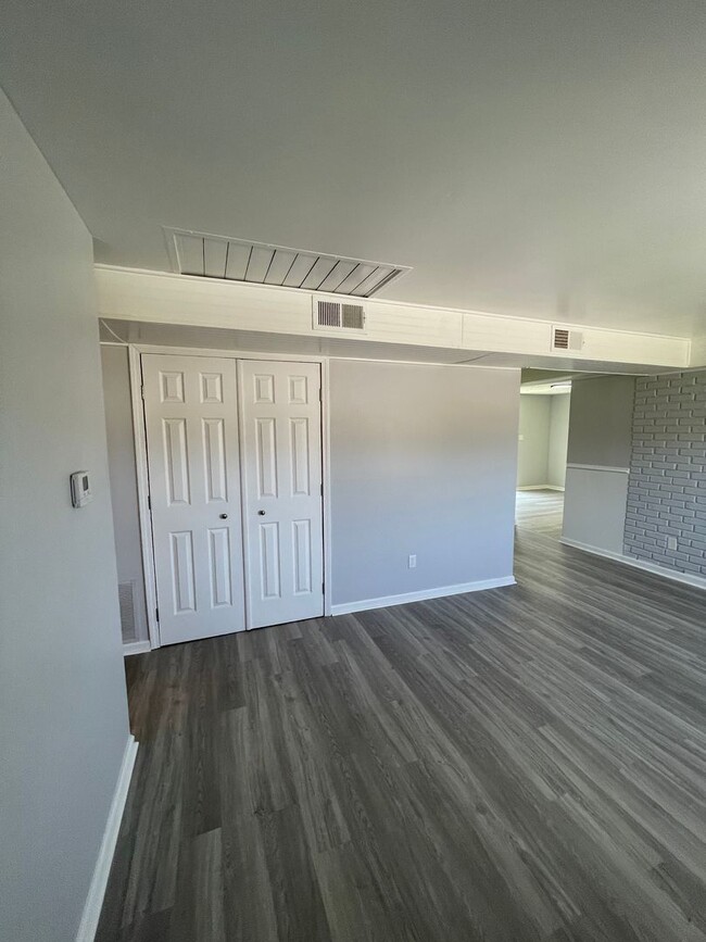 Building Photo - Freshly Renovated 3 Bedroom Ranch with Mod...