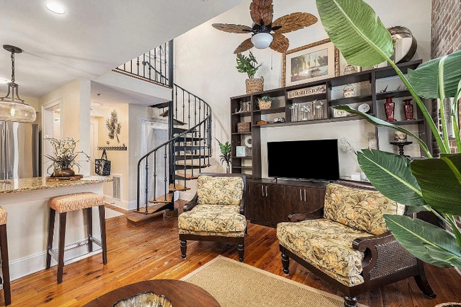 Building Photo - 157 Calhoun St