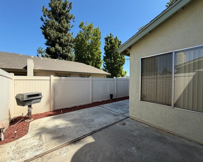 Building Photo - 636 Kumquat Way