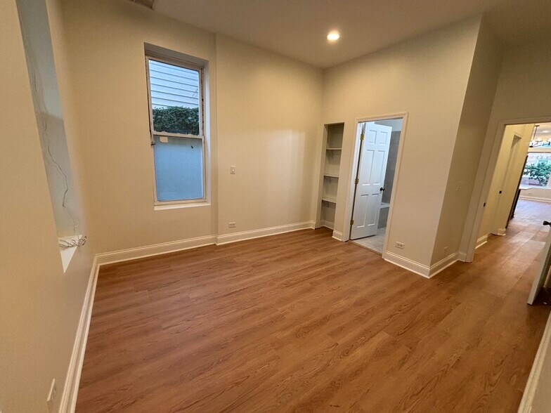 Main level bedroom 1 with ensuite bathroom - 2608 W Evergreen Ave