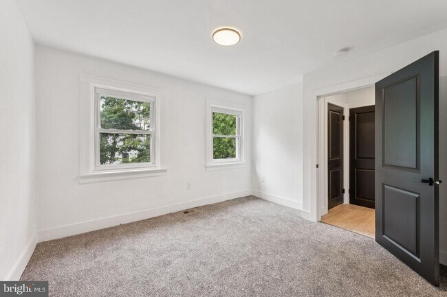 Building Photo - 818 Sylvan St