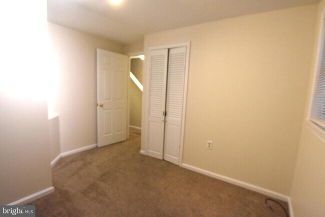 Building Photo - 106 Smithfield Ct