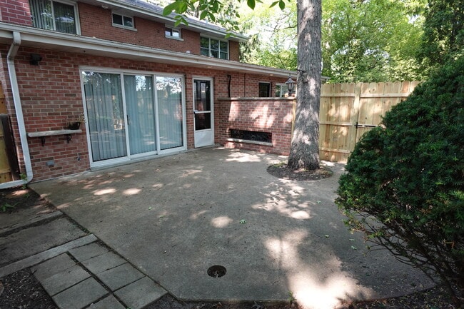 Building Photo - 419 Greenleaf Ave