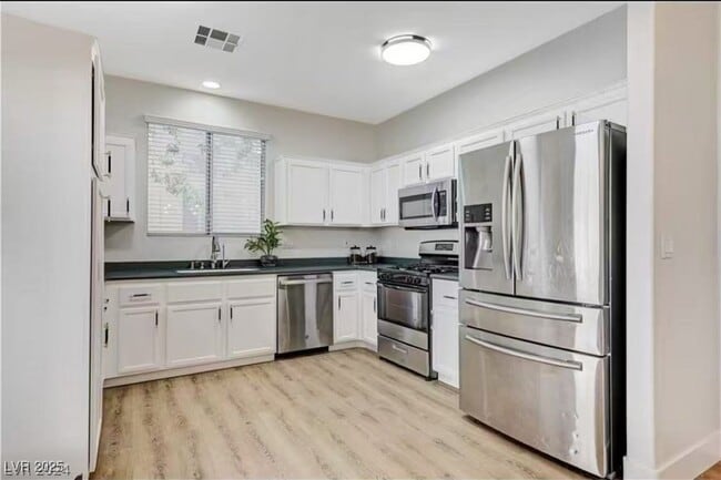 Building Photo - 250 Bailey Island Dr