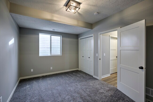 Building Photo - 441 Park Ave