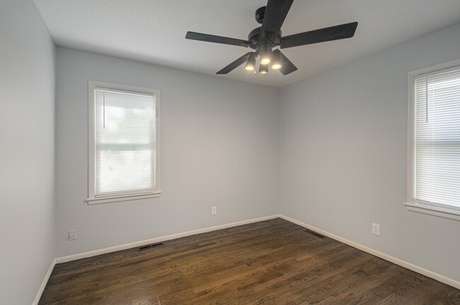 Building Photo - 9411 Fairwood Dr