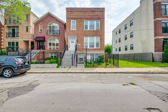Building Photo - 4241 S Langley Ave
