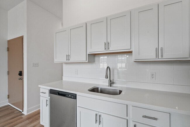 Building Photo - 2304 1/2 E Carson Street