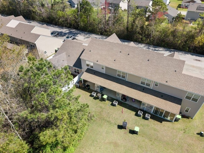 Building Photo - Two Bedroom Townhome