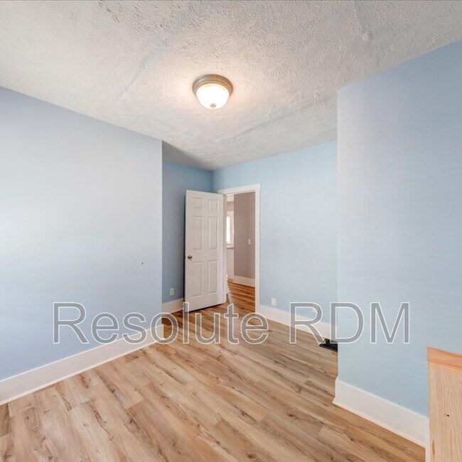 Building Photo - 1308 E Taylor St
