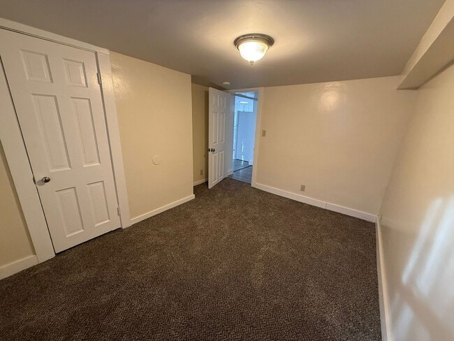 Building Photo - 165 Pleasant St