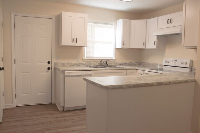 Building Photo - 1840 Woodland Ave